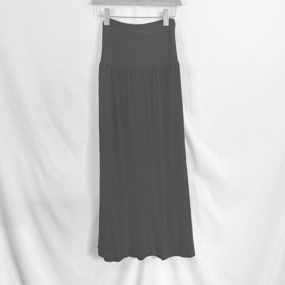 Women's 3XXX lightweight black midi skirt with pockets. Super soft & stretchy